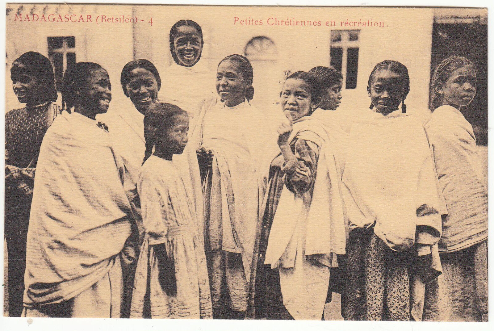 CARTE POSTALE MADAGASCAR PETITES CHRETIENNES EN RECREATION 401356824258