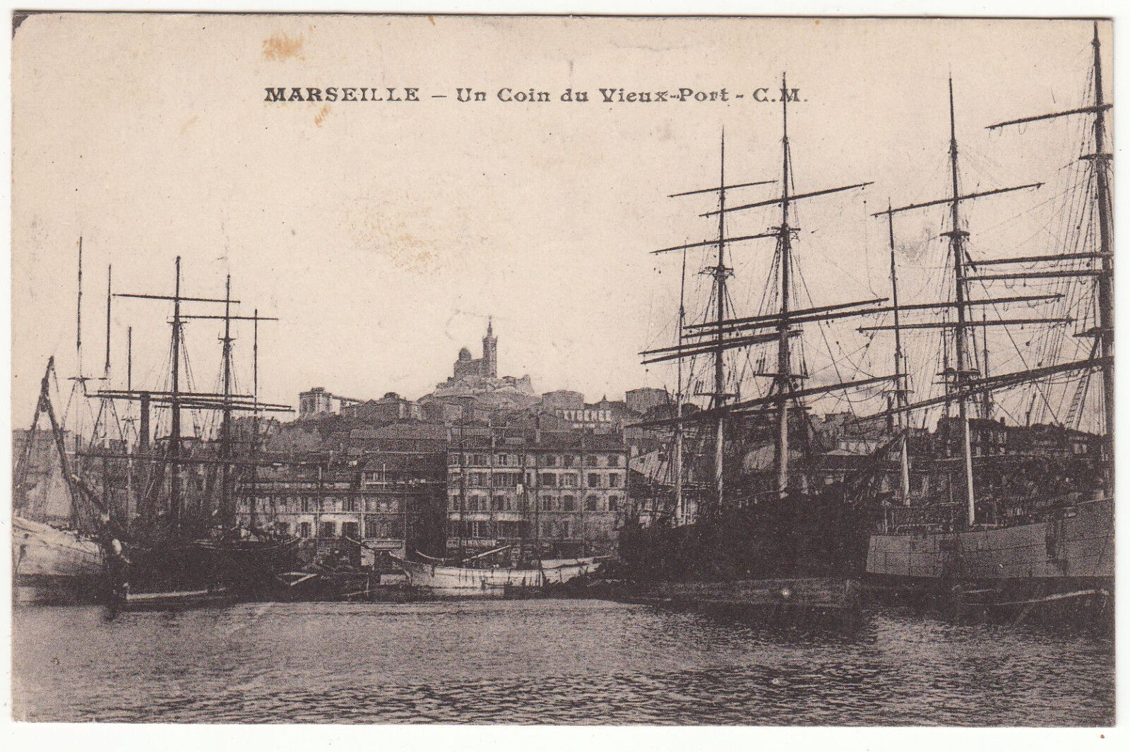 CARTE POSTALE MARSEILLE UN COIN DU VIEUX PORT 401280455888