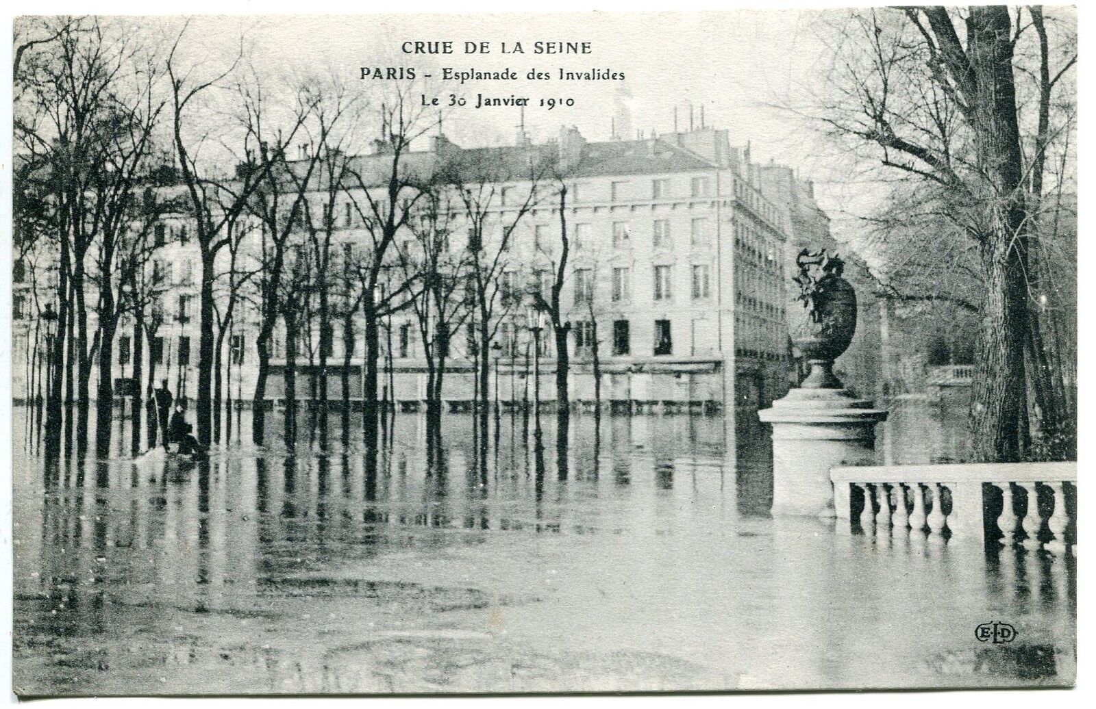 CARTE POSTALE PARIS CRUE DE LA SEINE 30011910 ESPLANADES DES INVALIDES 121377850828