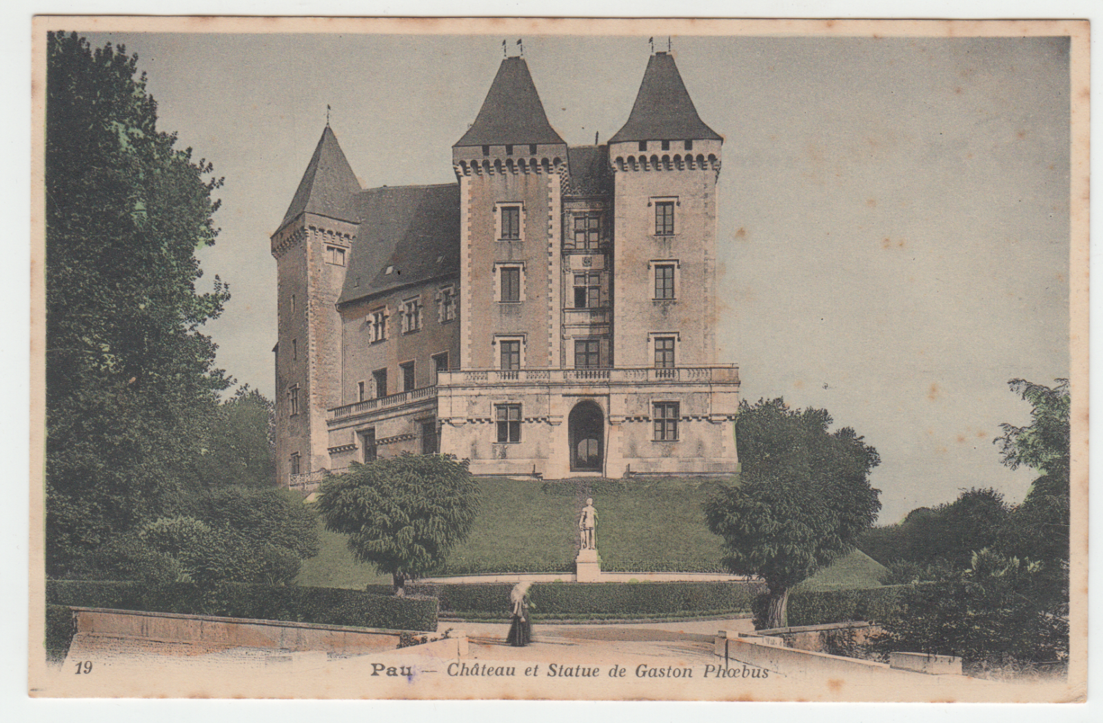 CARTE POSTALE PAU CHATEAU ET STATUE DE GASTON PHOEBUS 402769644118