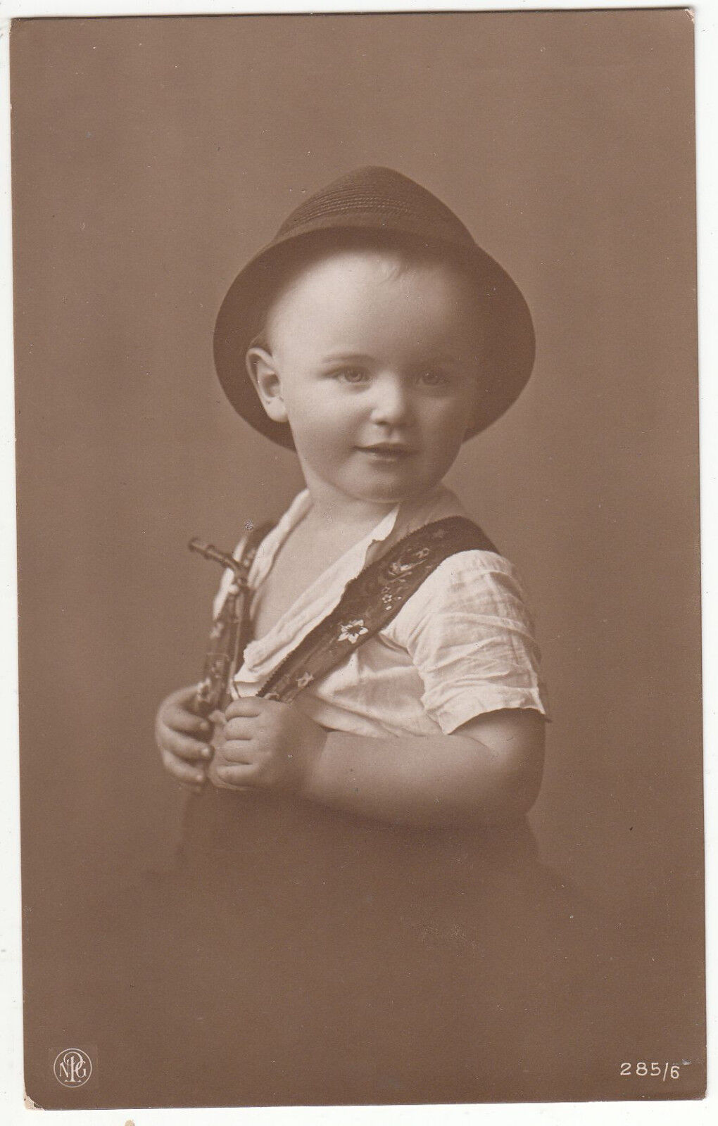 CARTE POSTALE PHOTO JEUNE ENFANT CHAPEAU 401214696378