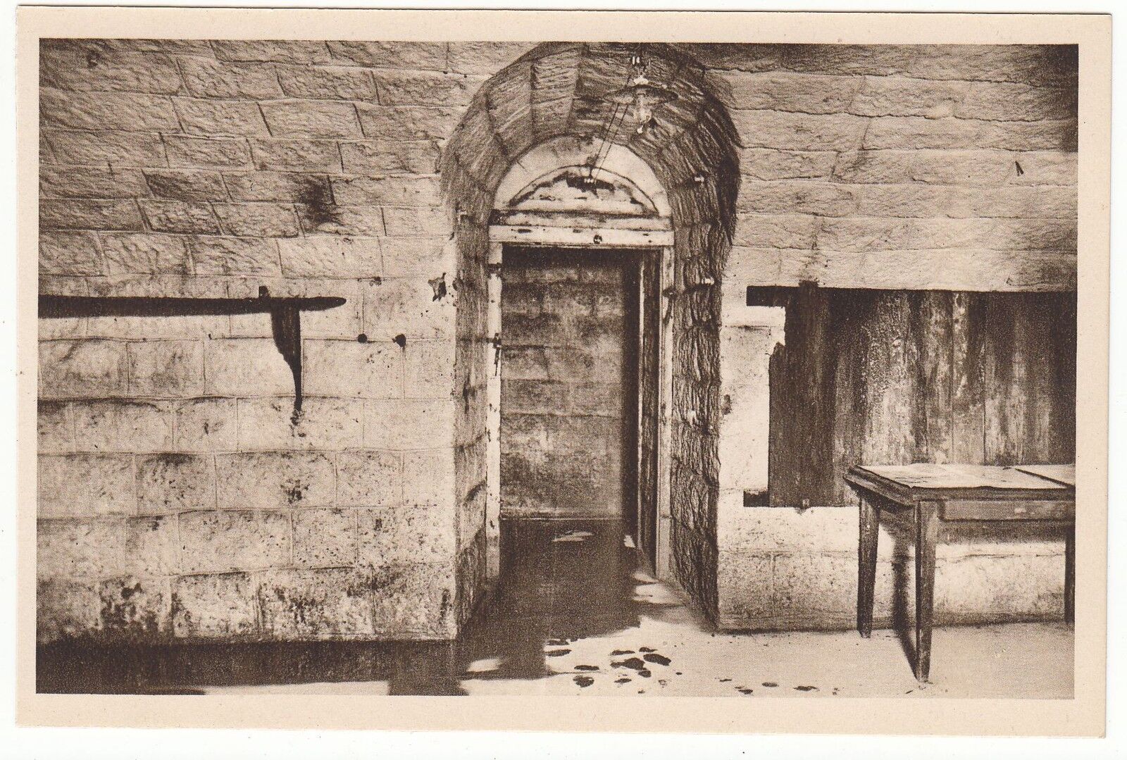 CARTE POSTALE VERDUN FORT DE DOUAUMONT LE POSTE DE COMMANDEMENT DU FORT 121868823218