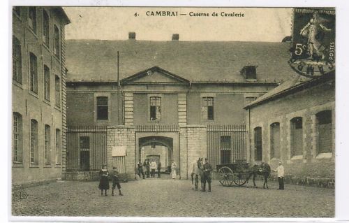CPA REPRO CAMBRAI CASERNE DE CAVALERIE 120655092058
