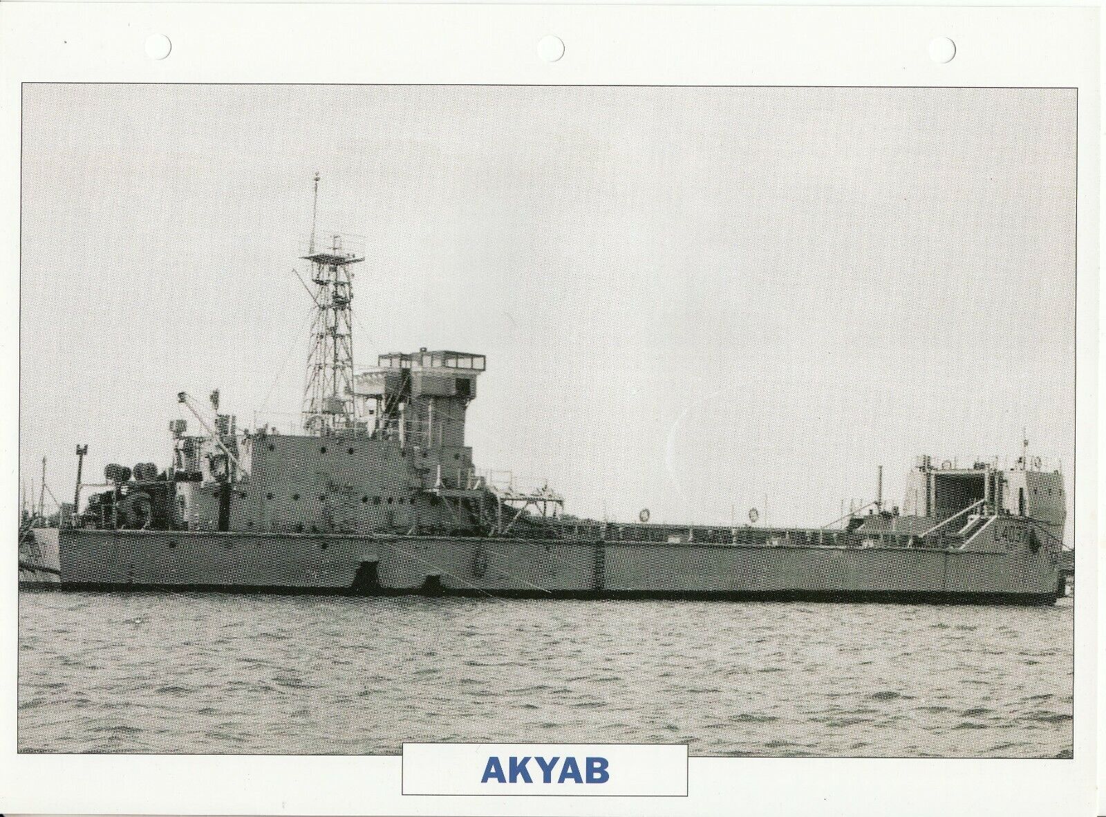 PHOTO BATEAU MILITAIRE BATIMENT DE TRANSPORT DE CHARS AKYAB GRANDE BRETAGNE 1943 123769331278