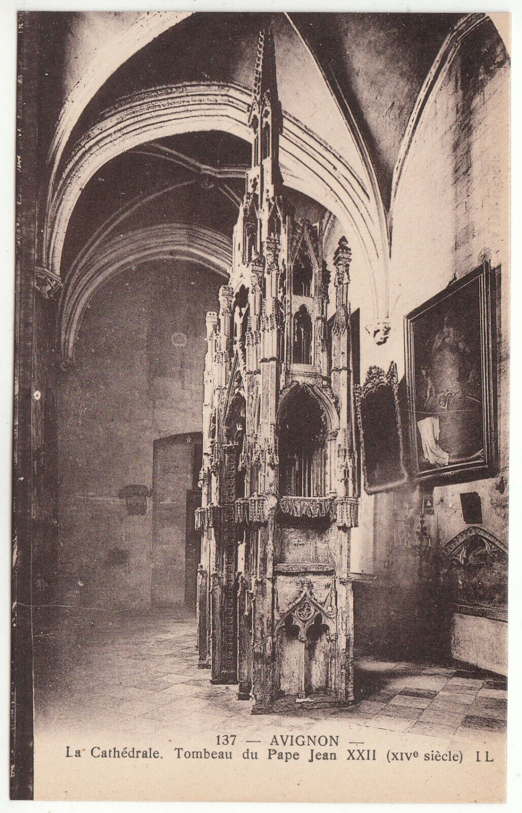 CARTE POSTALE AVIGNON LA CATHEDRALE TOMBEAU DU PAPE JEAN XXII 402001743759