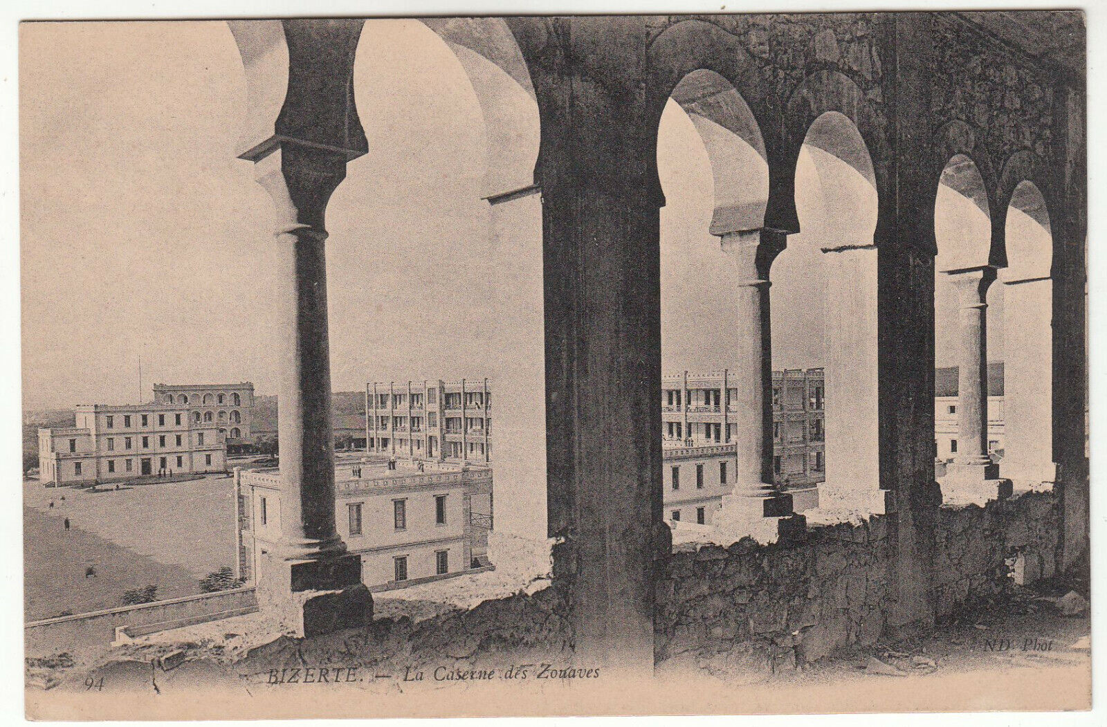 CARTE POSTALE BIZERTE LA CASERNE DES ZOUAVES 123962435169