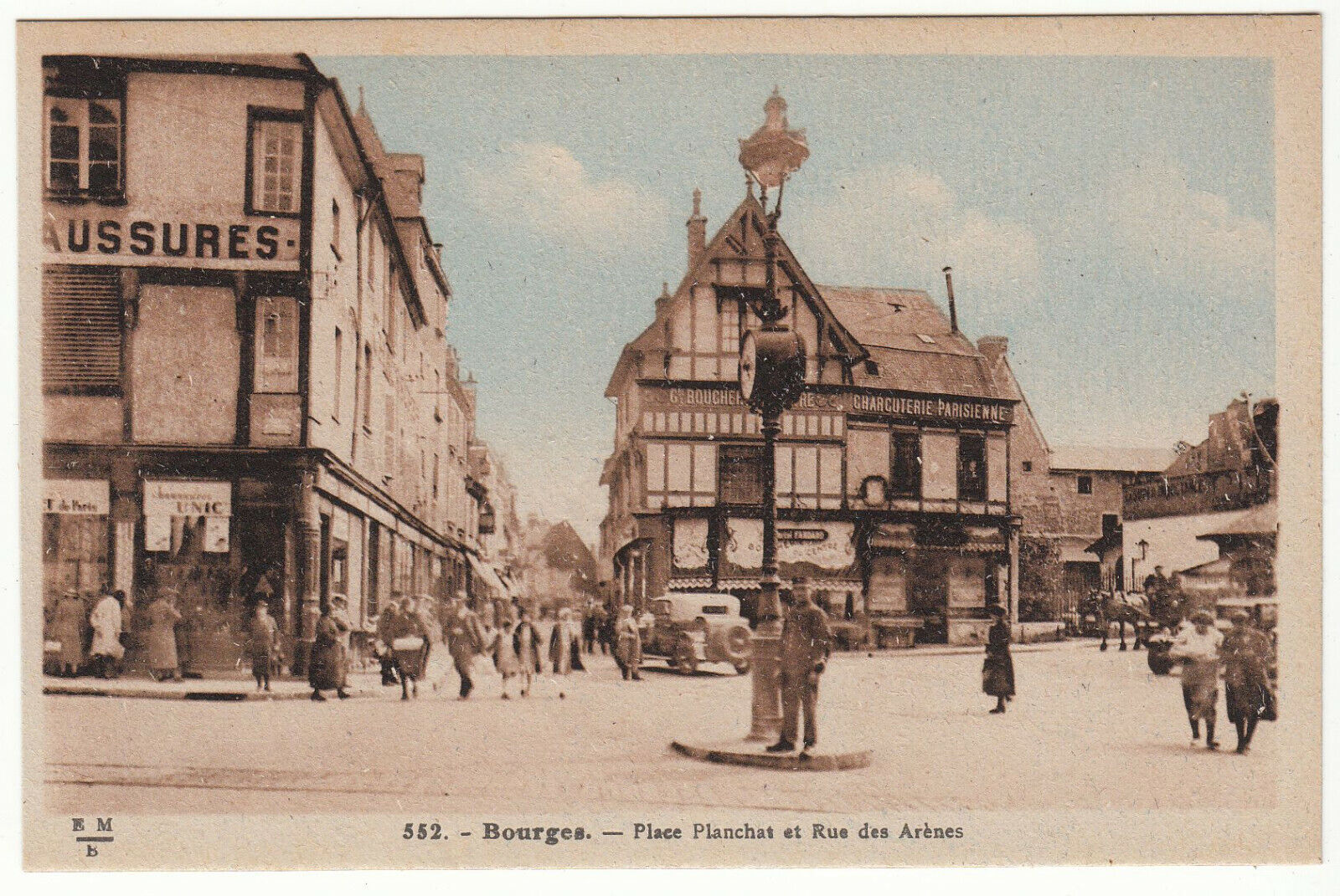 CARTE POSTALE BOURGES PLACE PLANCHAS ET RUE DES ARENES 124015606619