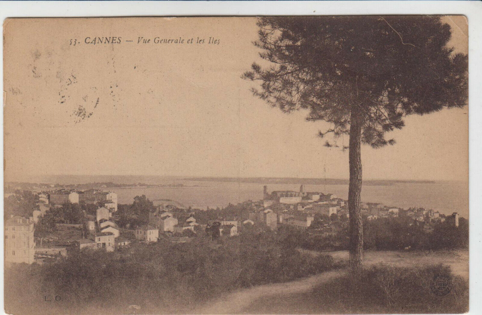 CARTE POSTALE CANNES VUE GENERALE ET LES ILES 123936484959