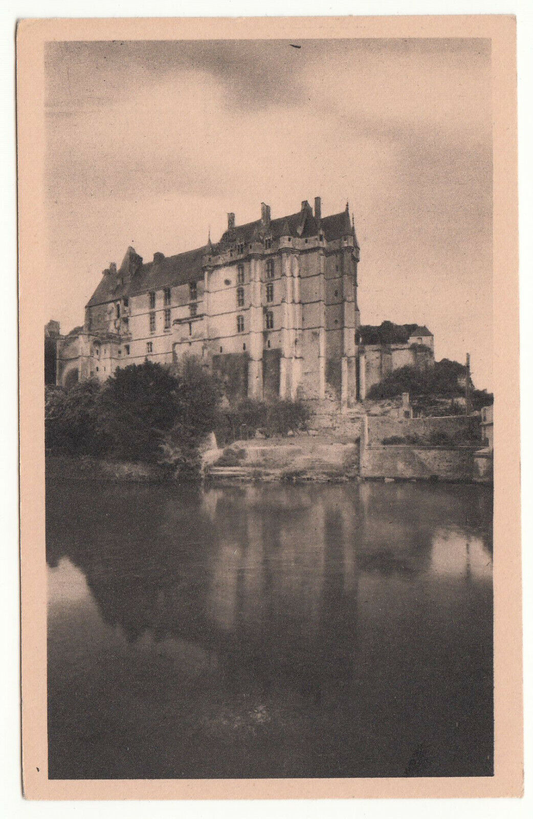 CARTE POSTALE CHATEAU DE CHATEAUDUN ENSEMBLE AU NORD 401889798079