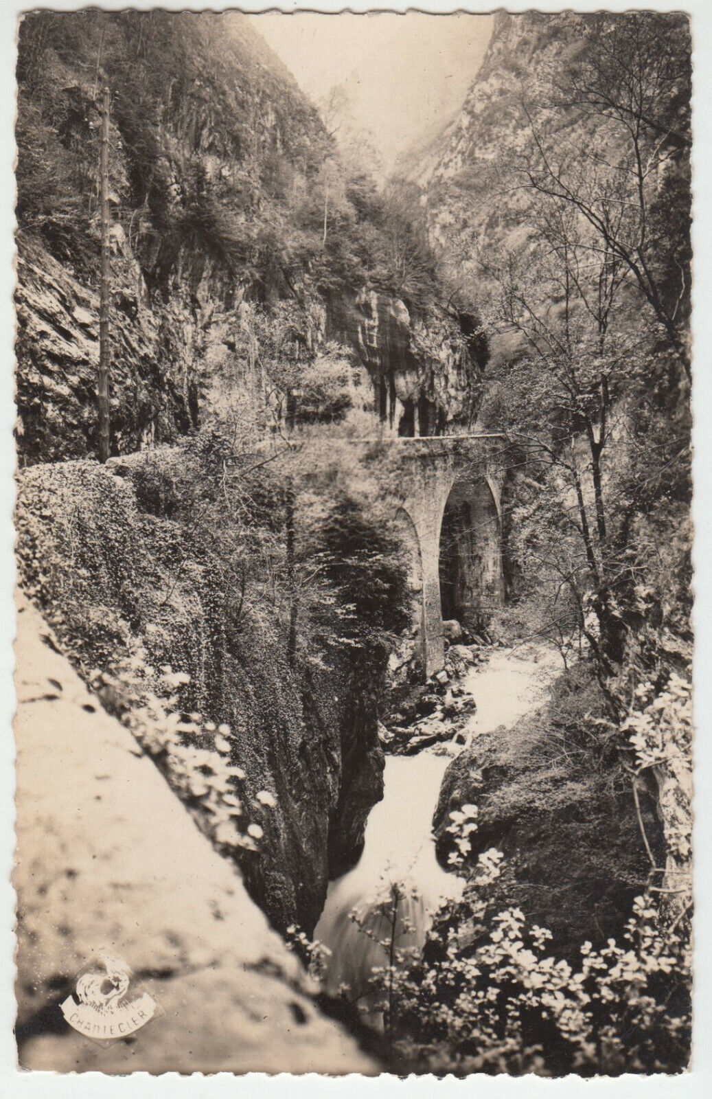 CARTE POSTALE EAUX CHAUDES LE PONT ET CASCADE DU HOURAT 402116789229