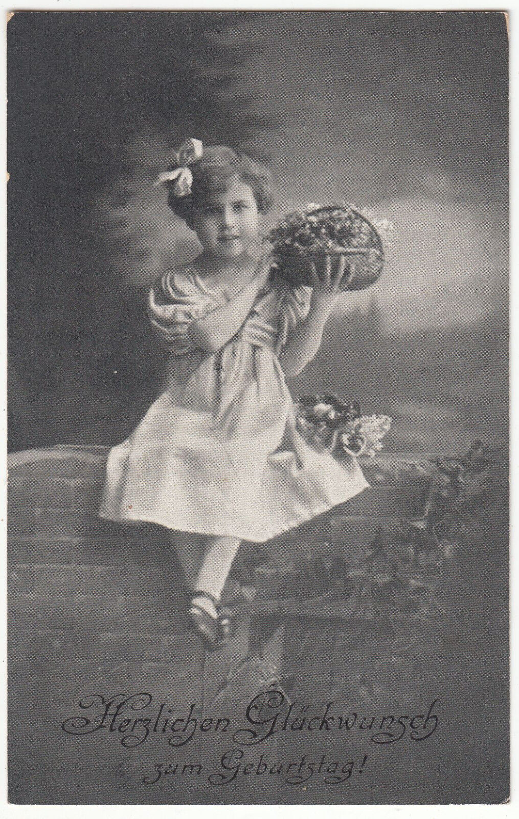 CARTE POSTALE FANTAISIE HERZLICHEN GLUCKWUNZCH ENFANT PANIER DE FLEURS 122260226399