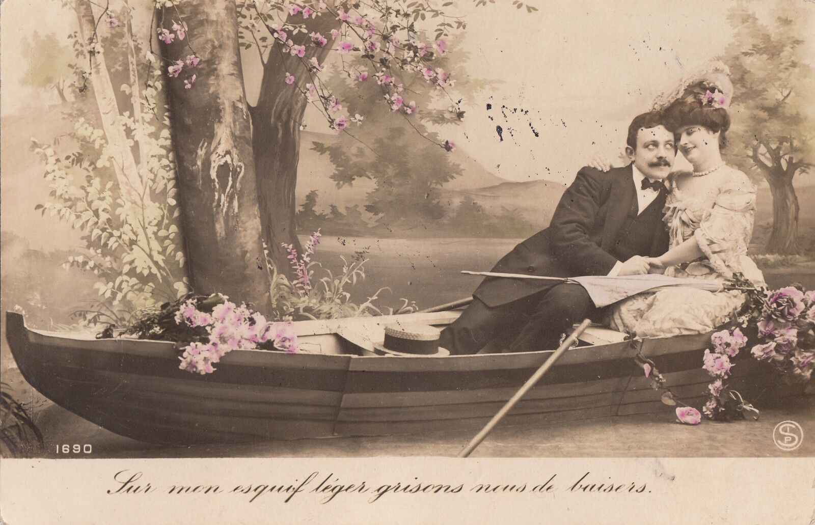 CARTE POSTALE FANTAISIE HOMME FEMME SUR UN BATEAU 121004480279