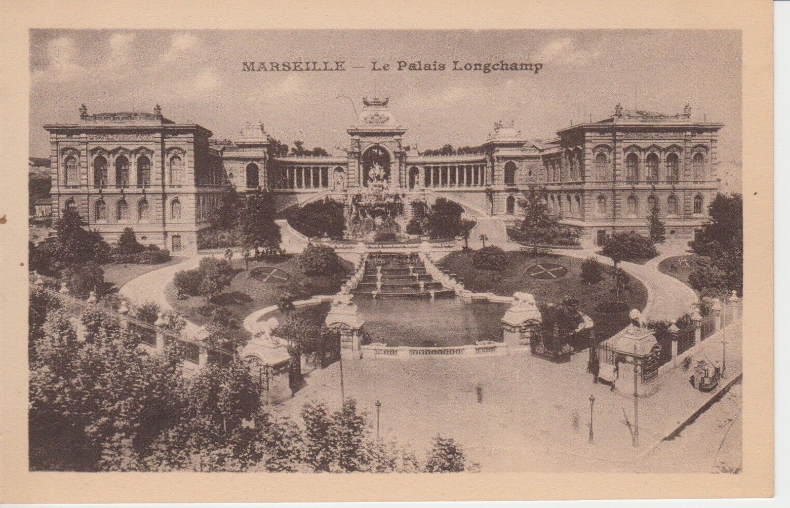 CARTE POSTALE MARSEILLE LE PALAIS LONGCHAMP 121488202539