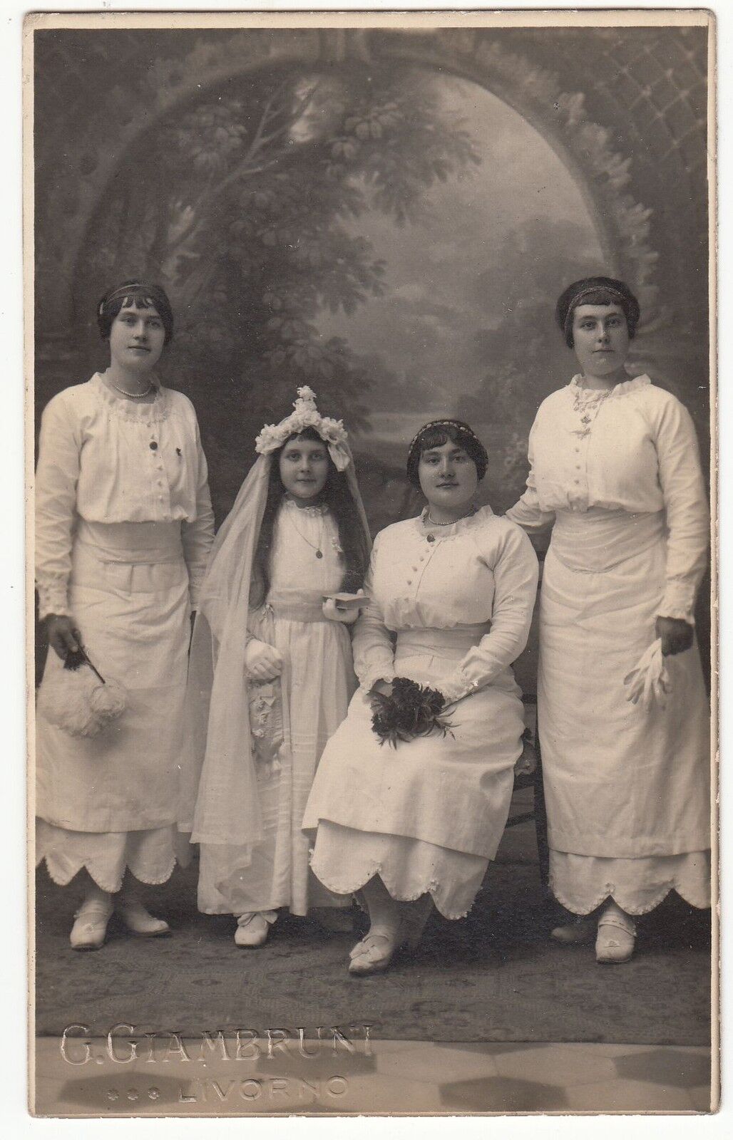 CARTE POSTALE PHOTO FAMILLE 4 AMIES JEANNE LUCIENNE YVONNE GERMAINE ORY 121721524629