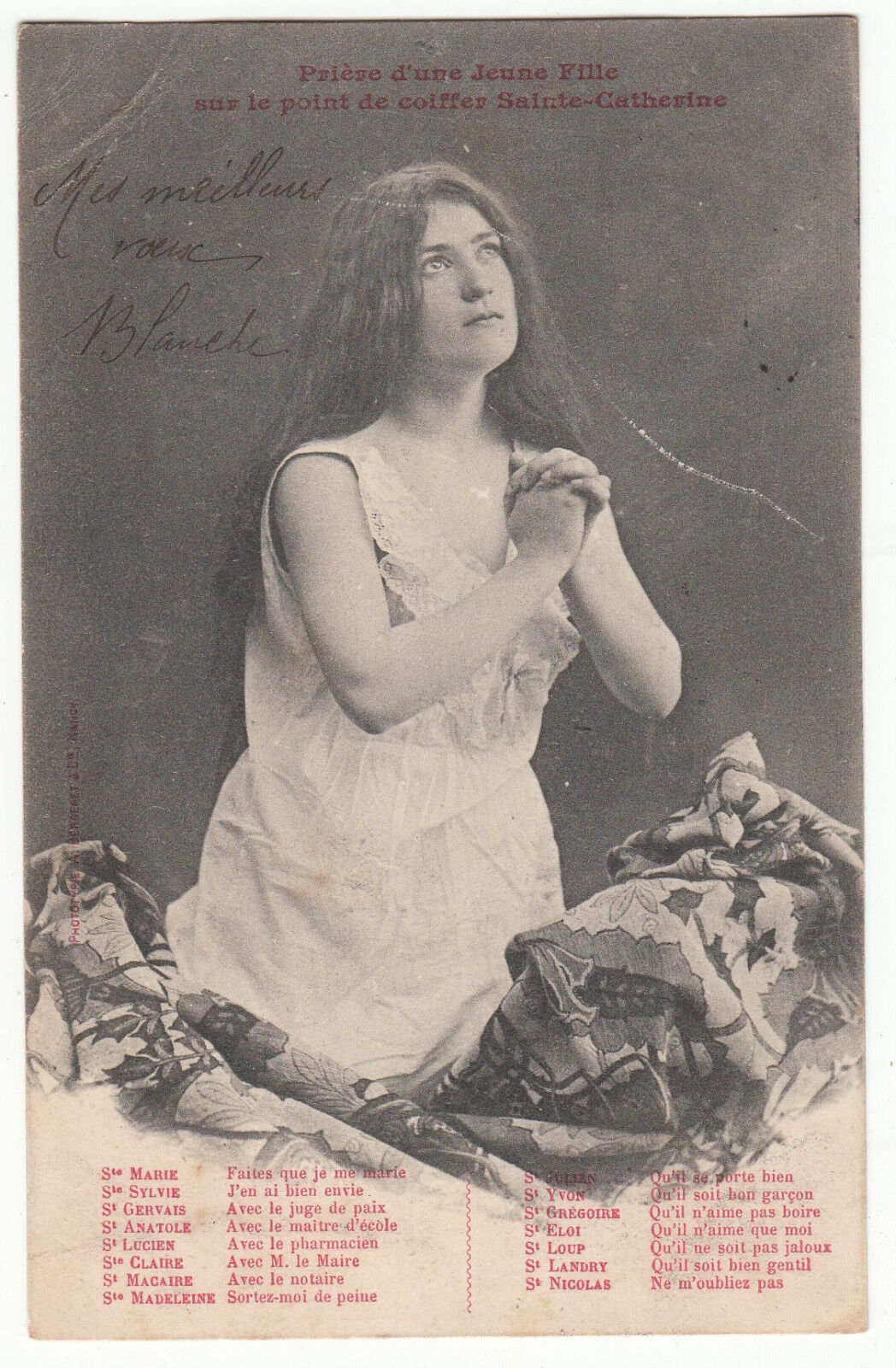 CARTE POSTALE PHOTO PRIERE JEUNE FILLE SUR LE POINT DE COIFFER SAINTE CATHERINE 122199495349