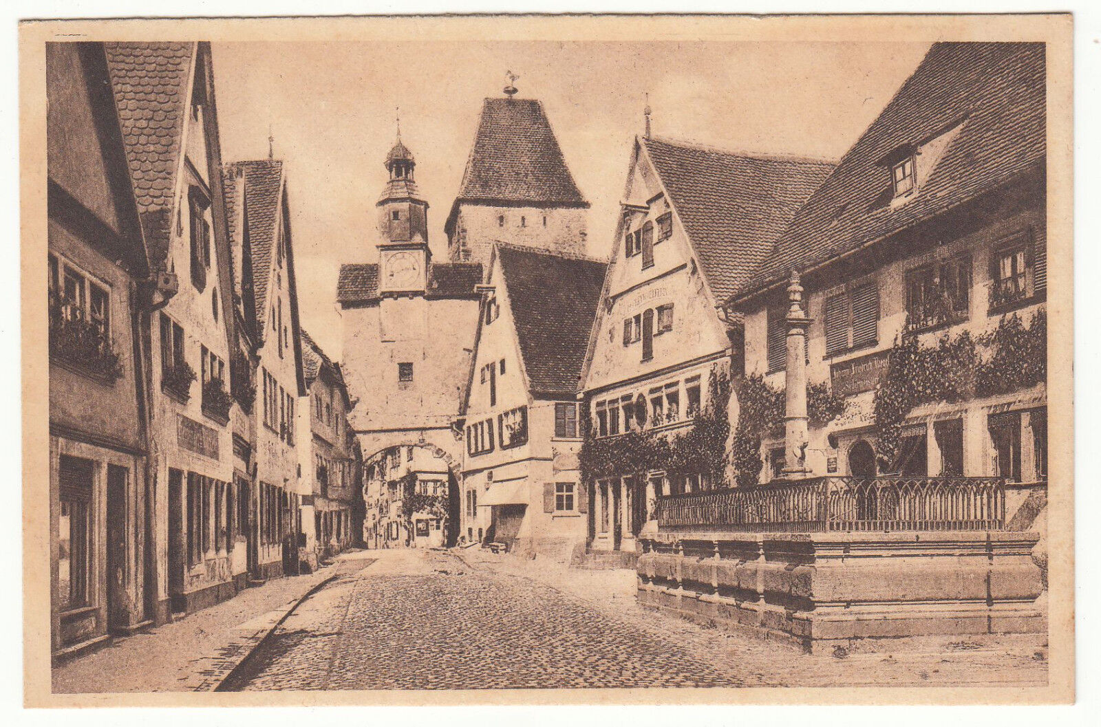 CARTE POSTALE POFTKARTE ALLEMAGNE ROTHENBURG O T RODERGASSE MIT MARKUSTURM 401622970439