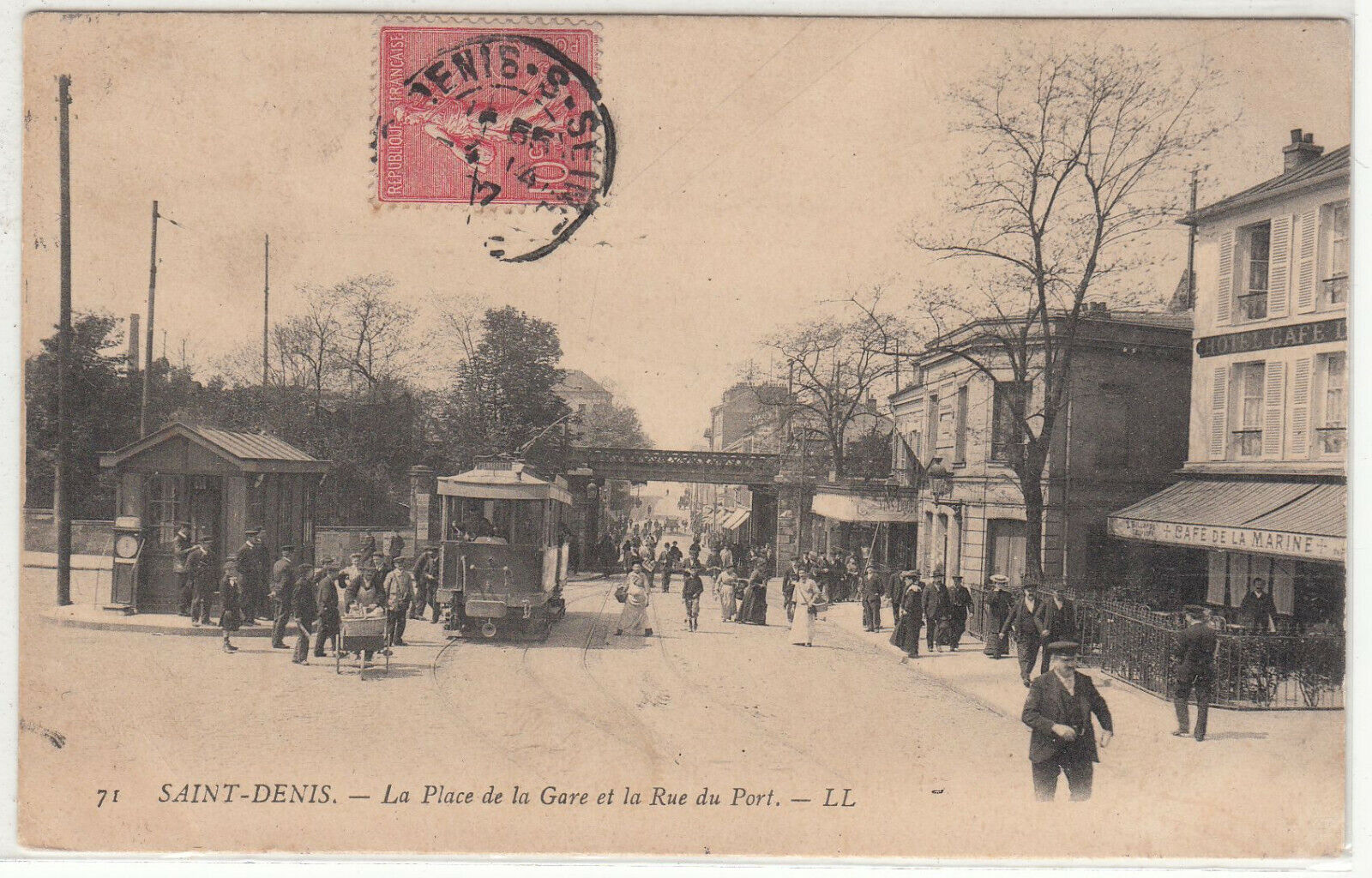 CARTE POSTALE SAINT DENIS LA PLACE DE LA GARE ET LA RUE DU PORT 123958514429