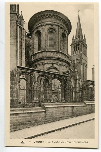 CPA VANNES LA CATHEDRALE TOUR RENNAISSANCE 400619126889